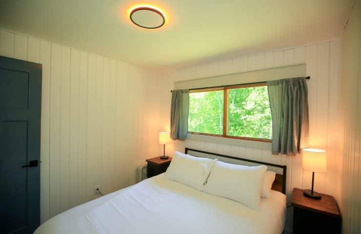 Bedroom with queen bed