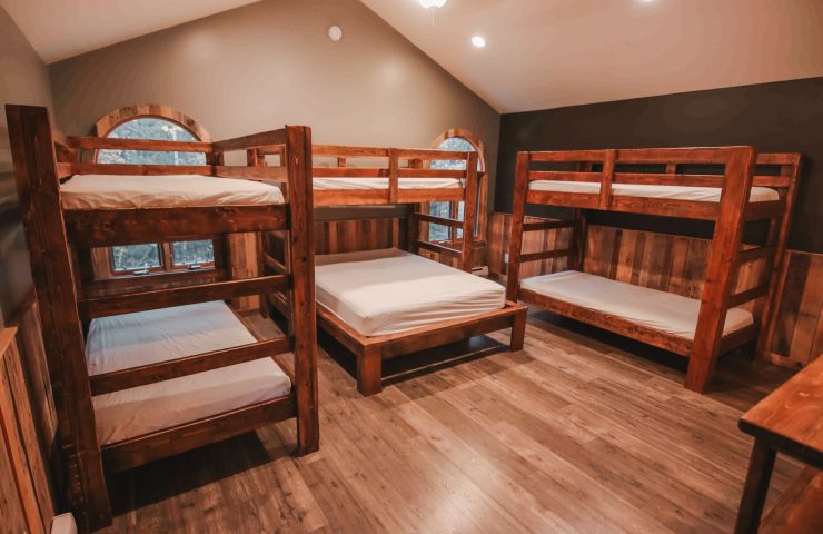 image of Peshtigo Lodge bunk room with 3 sets of bunkbeds